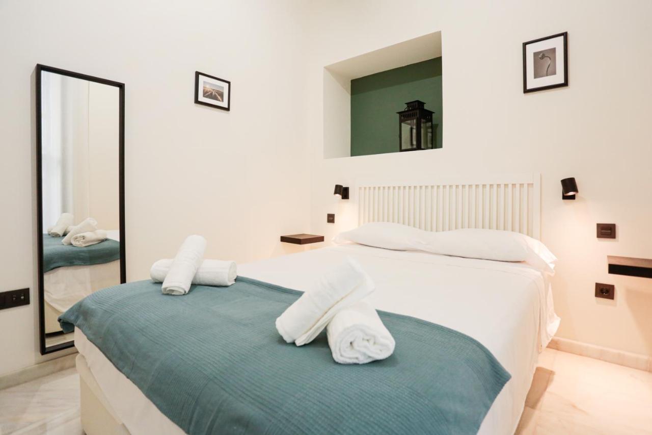 Monkeys Apartments Cervantes Севілья Екстер'єр фото
